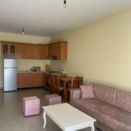 Happy House Apartment *